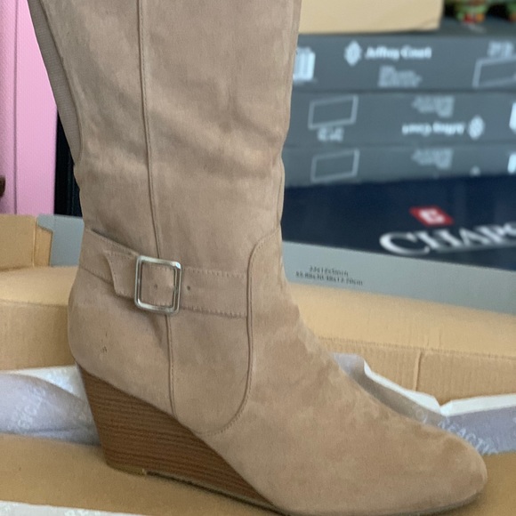 Suede boots - Picture 2 of 4